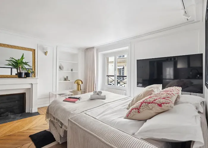 Jardin Des Tuileries & Louvre - Cityapartmentstay
