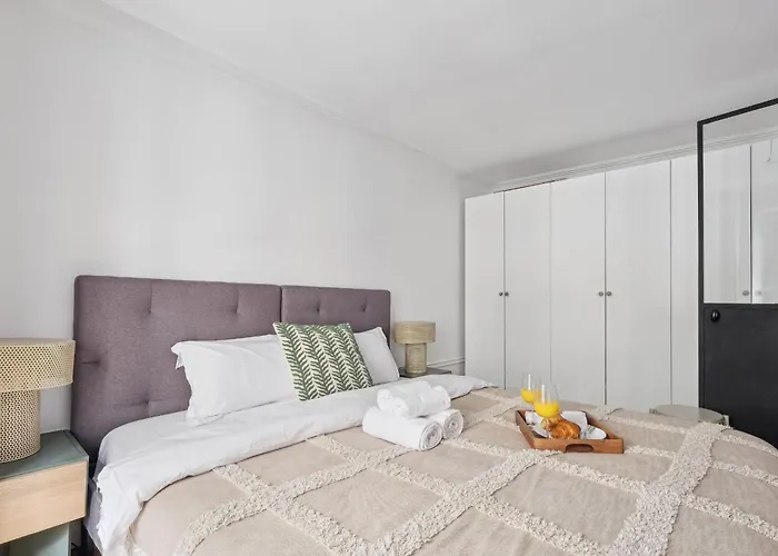 Jardin Des Tuileries & Louvre - Cityapartmentstay